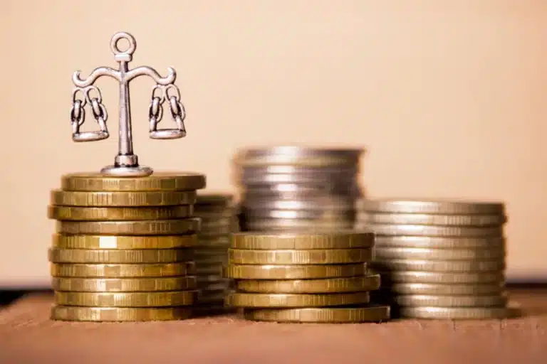 image d'argent de piece empilé pourboire