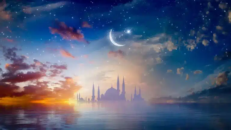 image d'un paysage avec le croissant de lune représentant le début du ramadan