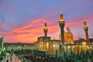 Irak mosquée avec plein de fidèle