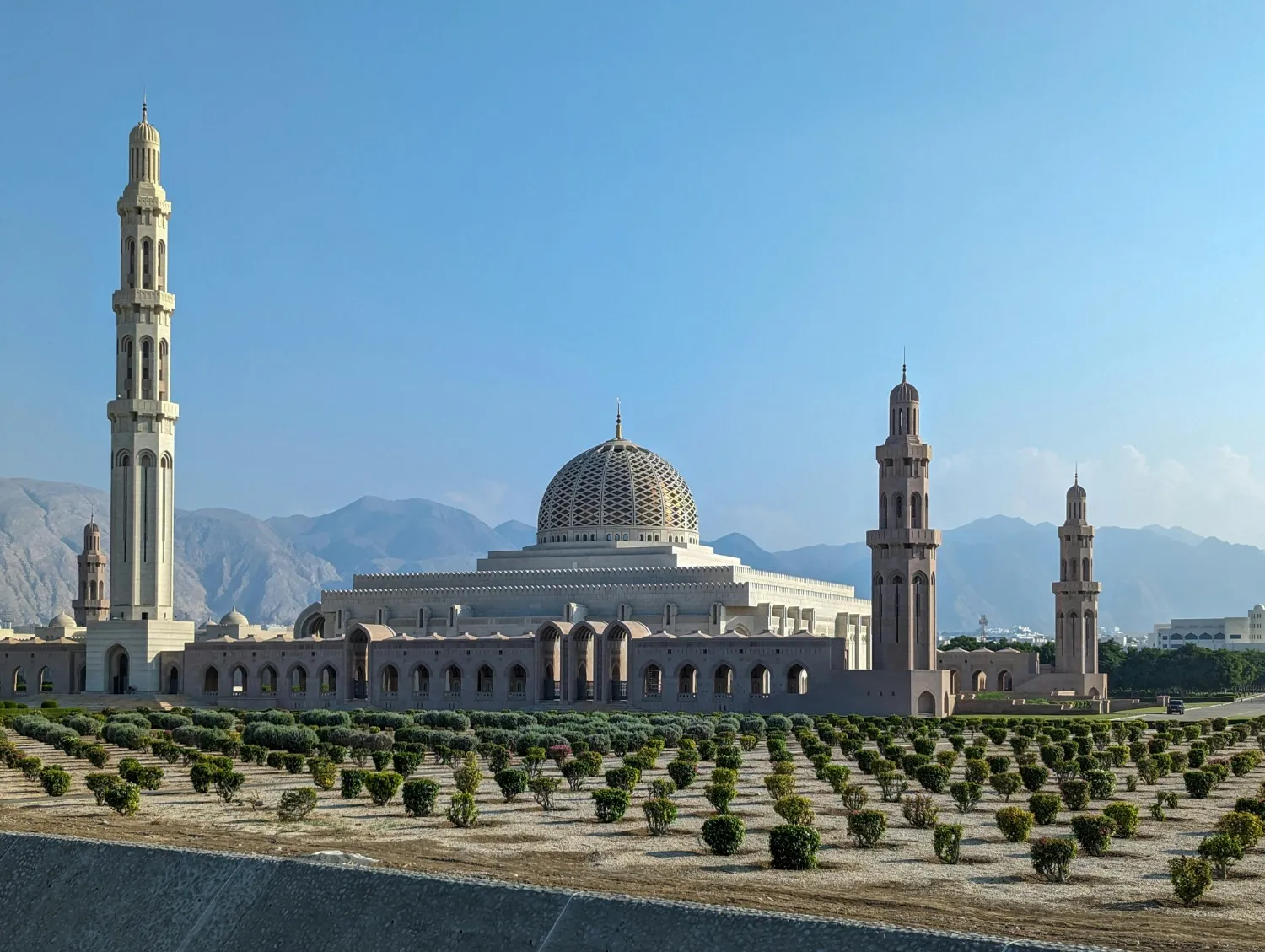 Grande Mosquée Sultan Qaboos de Mascate — vie islamique à Oman