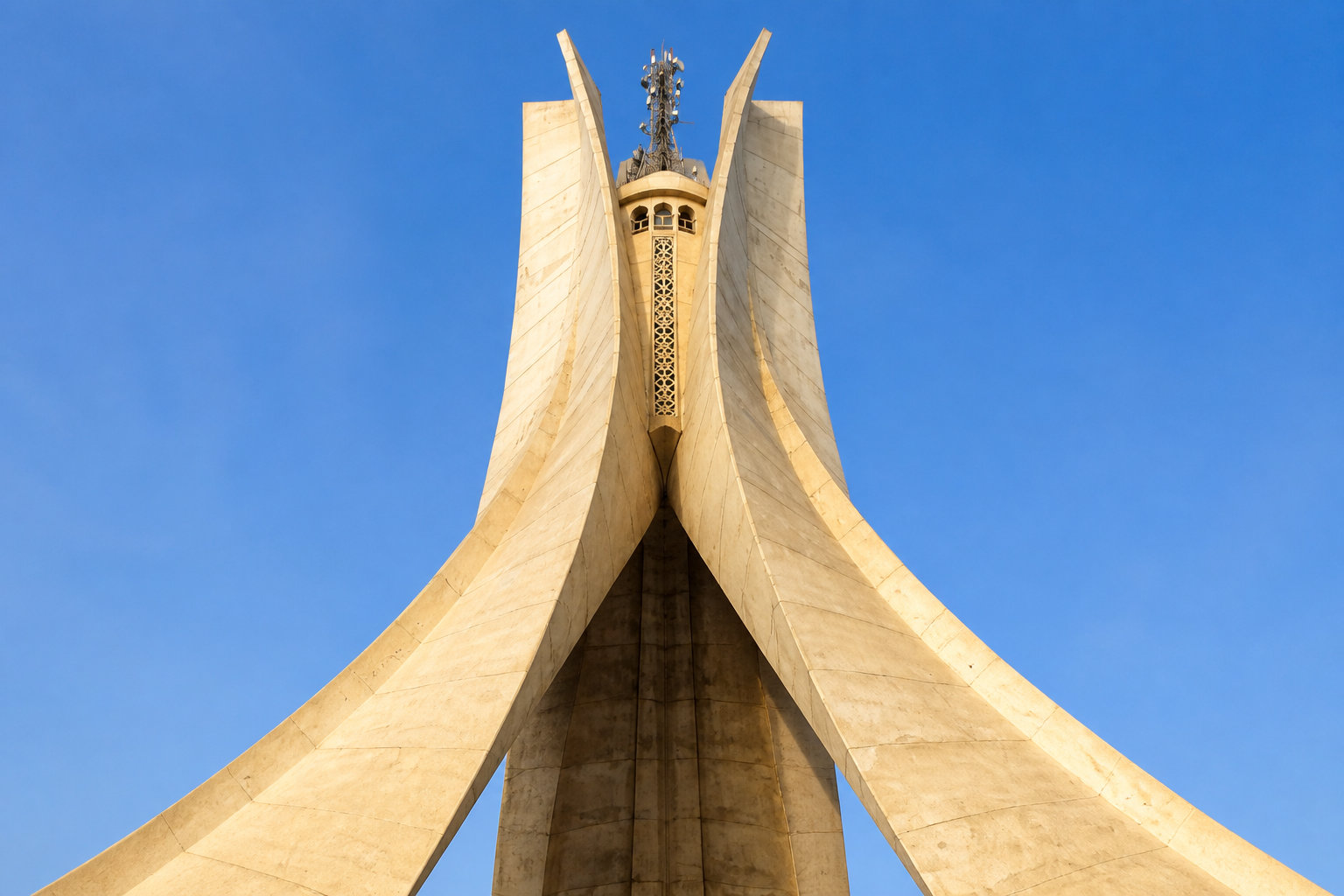 De la colonisation à l'indépendance, un combat pour la foi ?