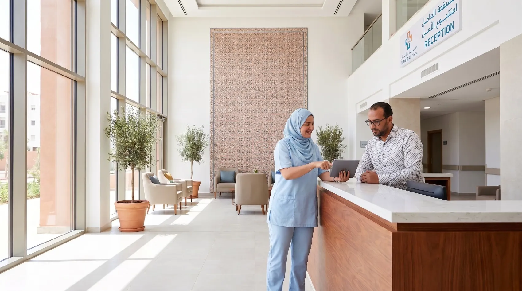système de santé au Maroc deux collègues d un chu au Maroc échangeant sur un patient