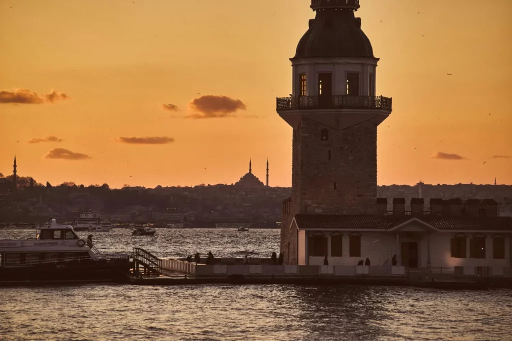 témoignage de mouadh hijra à istanbul couché de soleil vue sur le port