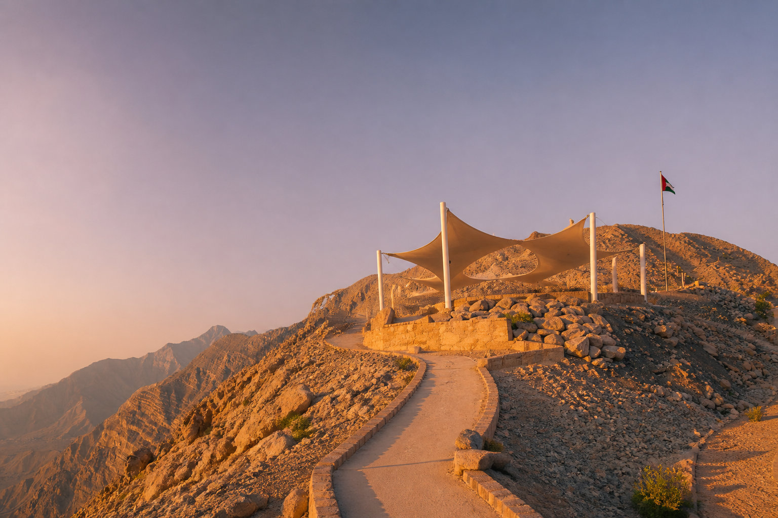 Montagnes et wadis : explorer les sommets de Jebel Jais et Hatta